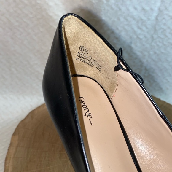 Black Closed Toe Heels Size 6 1/2 - Picture 5 of 6